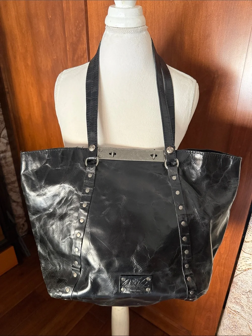 ⚜️ PATRICIA NASH LARGE BENVENUTO BLACK LEATHER SHOULDER TOTE W/SILVER ACCENTS ⚜️